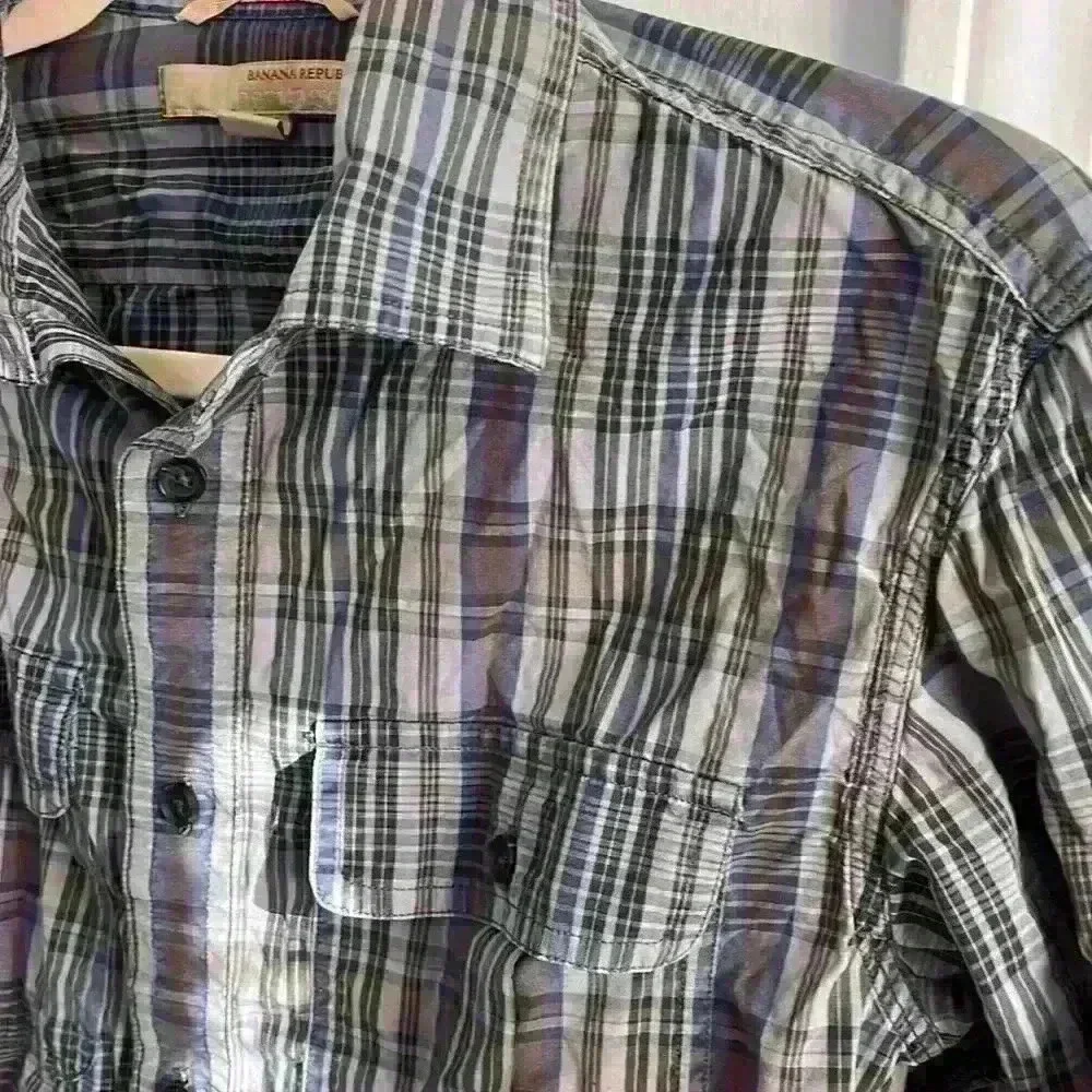 Banana Republic blue/grey plaid two-pocket button-up shirt